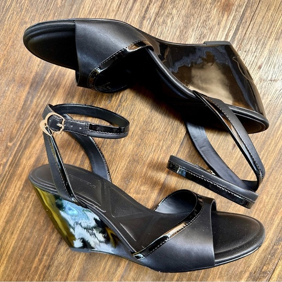 Karl Lagerfeld Paris Wedge Ankle Strap Sandals Size 9M - Picture 3 of 11